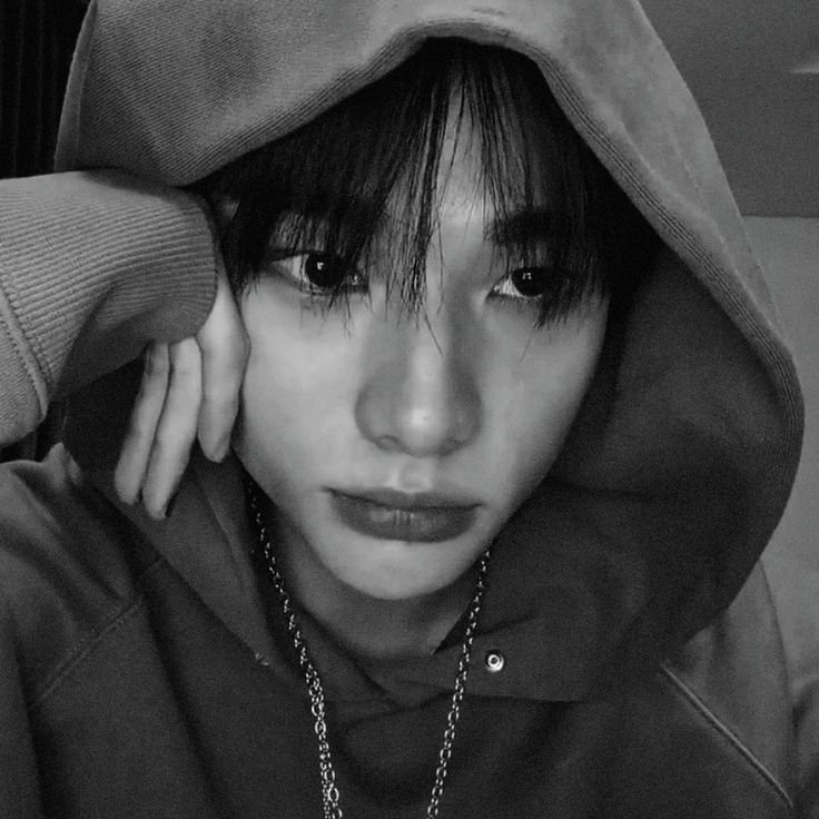 im_annadikeu's tweet photo. #Hyunsung au | Hate that... 
 
Quando chega ao fim, um deles aprende a viver novamente enquanto o outro transforma a saudade em rotina. Afinal, como alguém consegue sorrir depois de levar metade do seu coração embora? https://t.co/kR2t8zNVZV