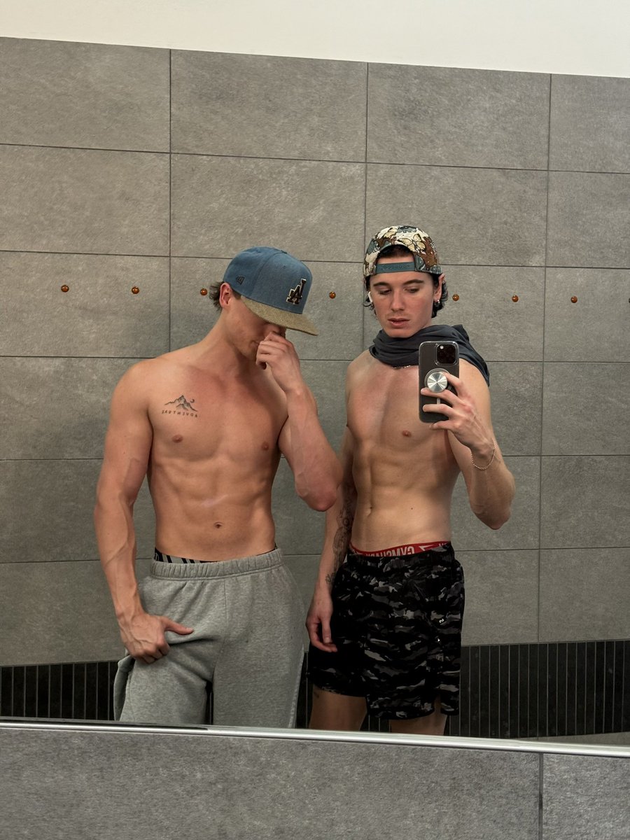 Doubl3Exposur3's tweet photo. Guys that gym together, get off together 🫣 https://t.co/pWleB8BwAX