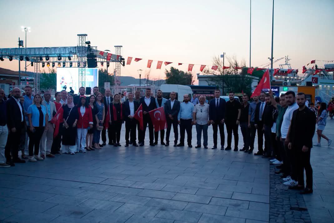 karadayi_'s tweet photo. 15 Temmuz Demokrasi ve Millî Birlik Günü Anma Etkinlikleri kapsamında düzenlenen çelenk sunma töreni ile ardından gerçekleştirilen Millî Birlik Yürüyüşü'ne katılım sağladık.

Aziz şehitlerimizi rahmetle, kahraman gazilerimizi minnet ve şükranla yâd ediyoruz.

#ZaferBizim https://t.co/s9BjlzG5OJ