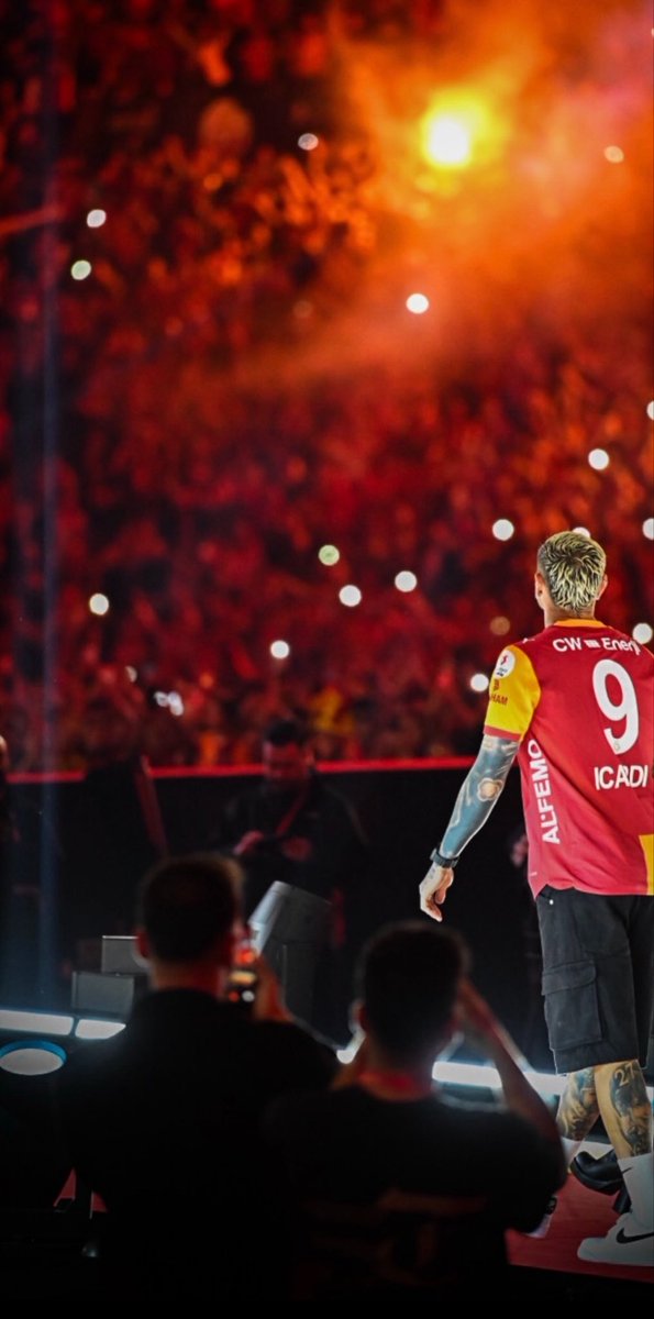 Esmagbk's tweet photo. Ayrılıklarda sevdaya dahil..
Yolun açık olsun KAPTAN..🥹🥹@MauroIcardi 💛❤️🦁
Kimi sevdalar hiç bitmez, sadece uzaklara gider… Teşekkürler MAURO ICARDI.🙏🏻❤️ https://t.co/44M11J7nPv