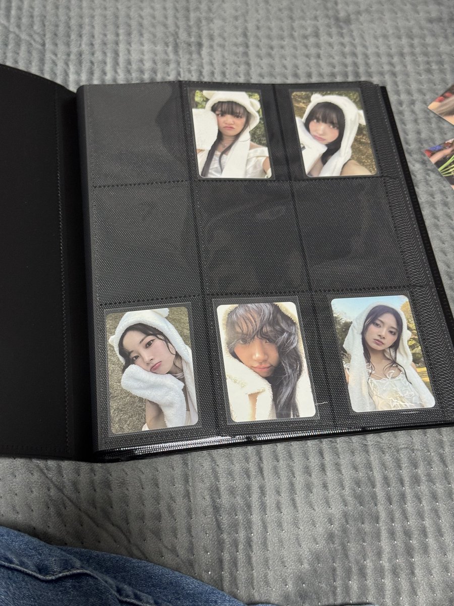 ryangrtw's tweet photo. To com a Sana e a Mina pra chegar, eu PRECISO que alguém me venda a Nayeon e a Jihyo pra completar esse set 😭😭 https://t.co/xIBwJ7Vxq7