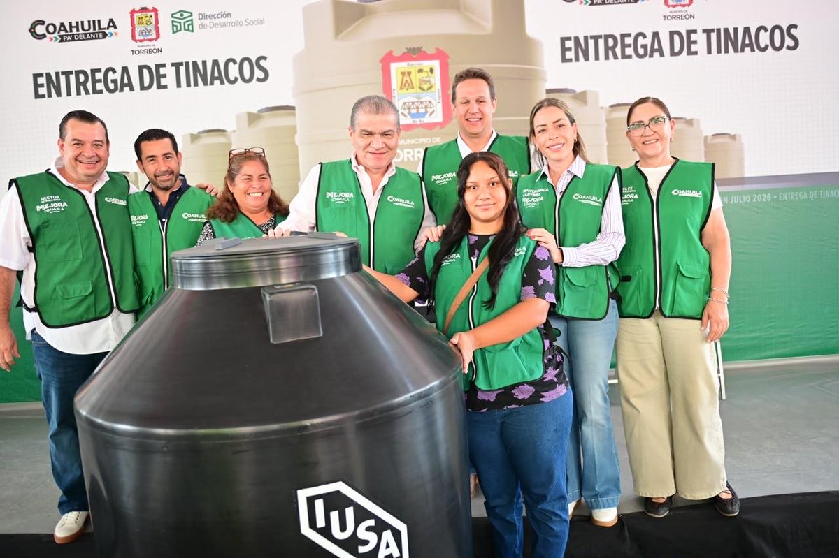 mrikelme's tweet photo. Cuando existe coordinación, los beneficios llegan a donde realmente hacen falta.

La entrega de tinacos que hoy realizamos en la colonia Primero de Mayo es resultado del trabajo de Mejora Coahuila, del respaldo del gobernador @manolojim…
(1/2) https://t.co/74eBFub9s9