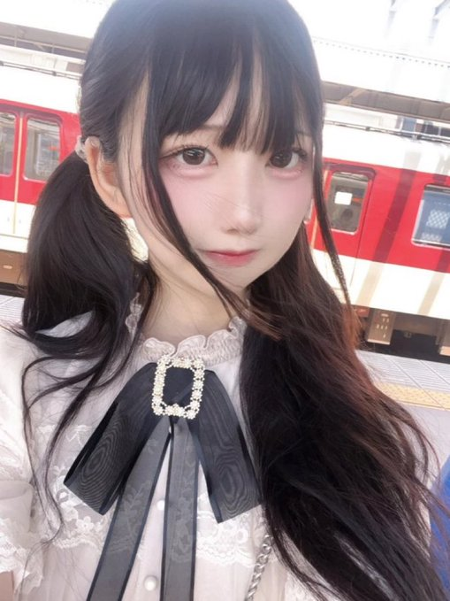 OfficialNewGen's tweet photo. 地雷みたいな見た目してるけど、
ただの年上だいすきな19歳です https://t.co/R0LF7HVyfF