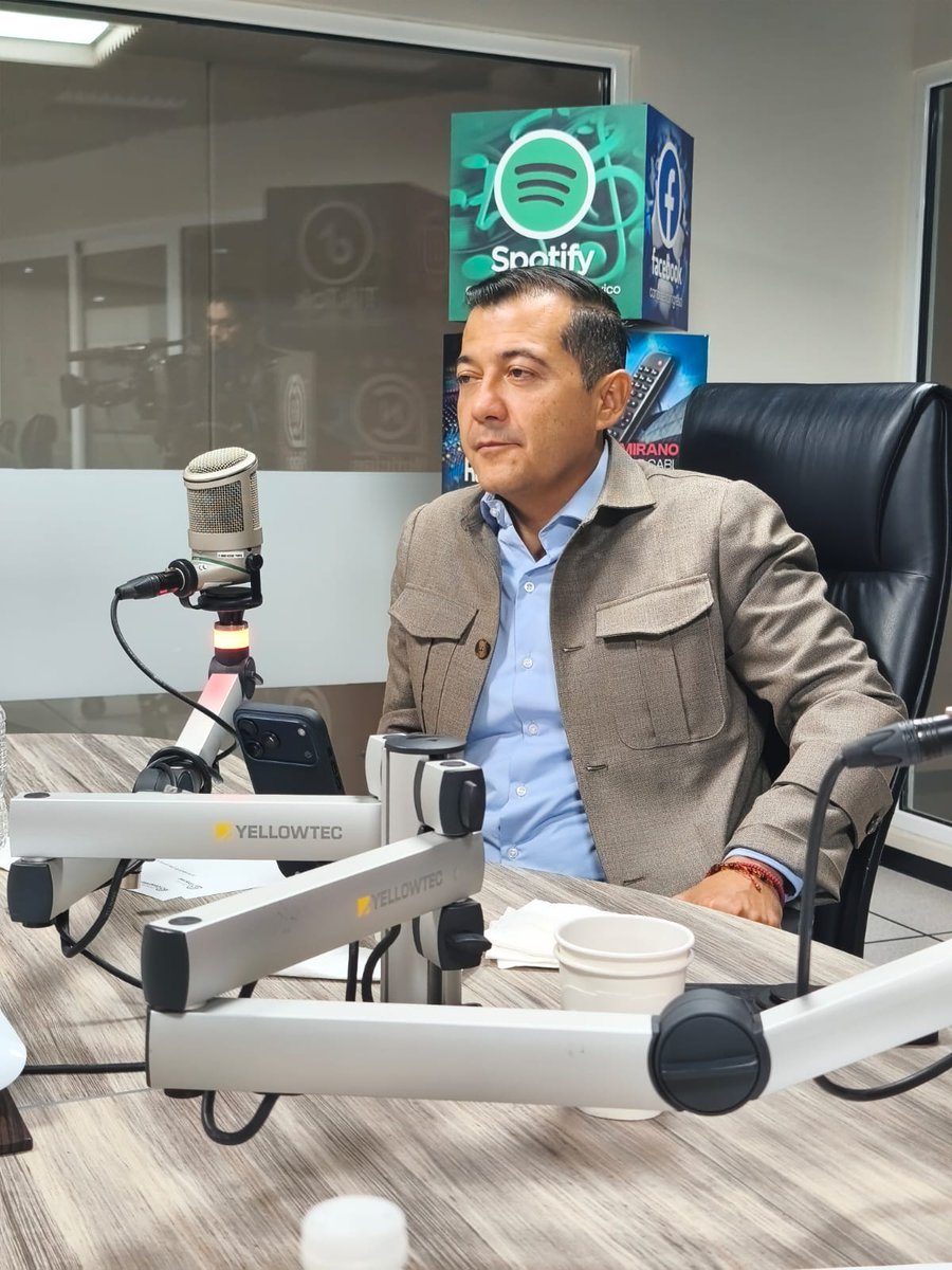 NoticiaCongreso's tweet photo. 🚨#SitioAbierto #AlAire
#DiálogoBilateral #RelaciónEUA

🎧Acompaña al periodista @JavierSolorzano en la mesa de debate con los temas de agenda en el #Congreso en la voz de sus protagonistas.
Hoy en cabina:
✅Diputado Ricardo Mejía Berdeja #PT
✅Senador Luis Alfonso Silva Romo #PVEM
Conéctate 👉https://t.co/dKSIBJLWXk