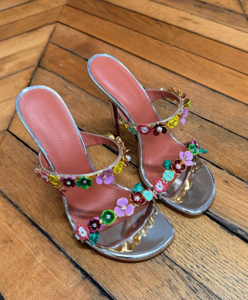 Eveboards's tweet photo. Obsessed with this floral sandals by Amina Muaddi https://t.co/gHJdXsyJzt