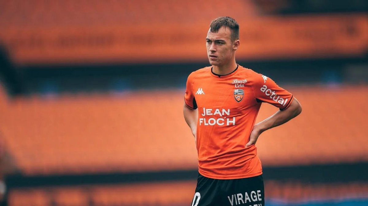AndiOnrubia's tweet photo. El primer gran fichaje del Paris FC en el mercado es Pablo Pagis. El centrocampista, uno de los más completos la temporada pasada en la Ligue 1, deja el Lorient y ficha por el conjunto parisino por 16,5M€, bonus incluidos. Refuerzo muy coherente y sin un gran desembolso. https://t.co/gRng4pqdlc
