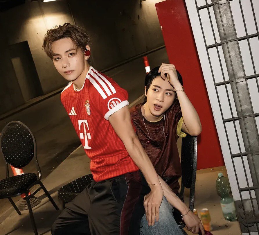v_9123095's tweet photo. 아 형 진지하게 사진 찍고 있는데 ㅋㅋㅋㅋㅋㅋㅋㅋㅋㅋㅋㅋㅋㅋㅋ https://t.co/2geVBqnYOJ