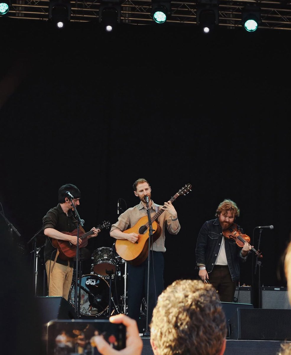 RoughTradeRecs's tweet photo. Ye Vagabonds supporting Patti Smith in Limerick yesterday 

📸 Fionn HH https://t.co/b1tfX5Dfd0
