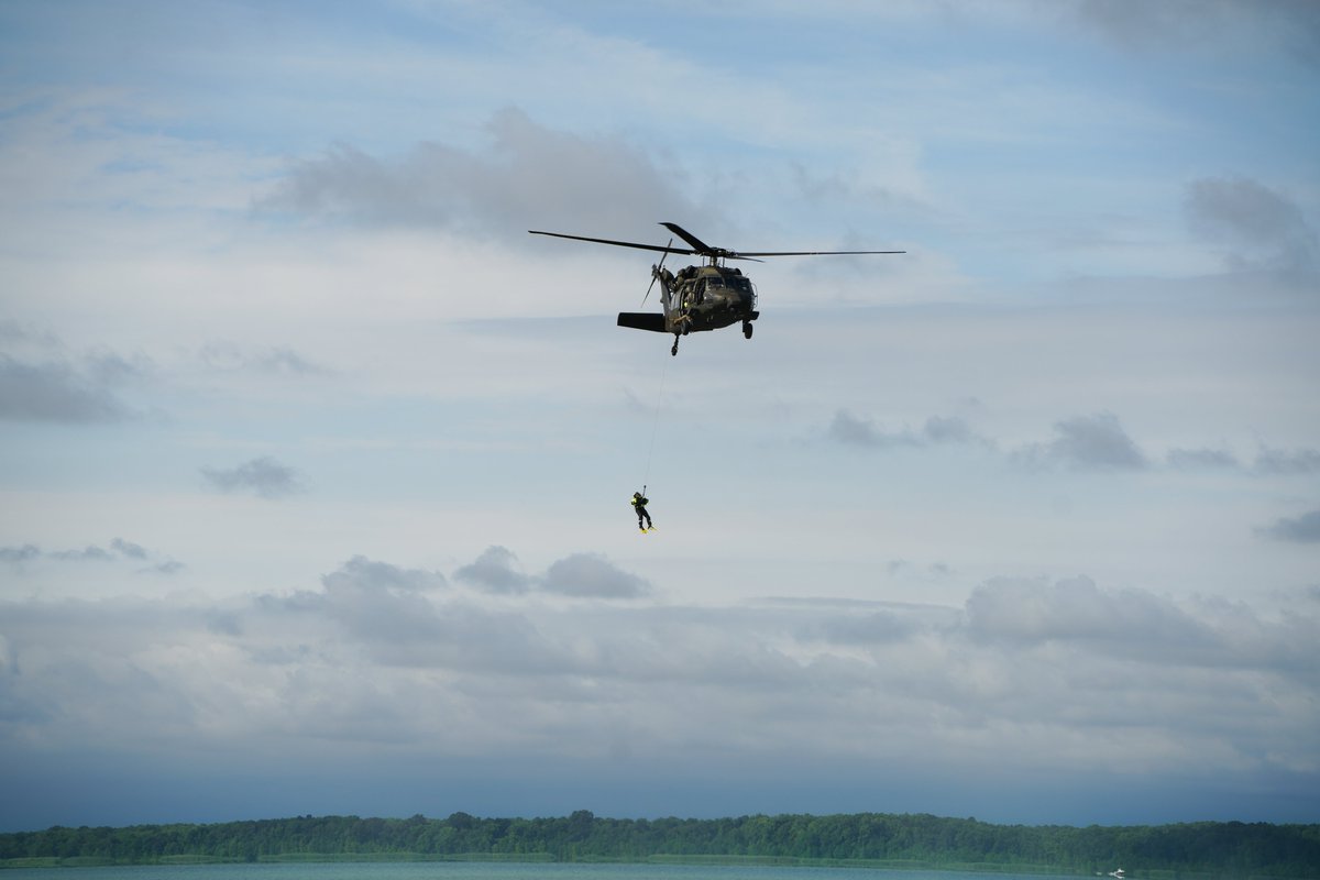USNationalGuard's tweet photo. Members of the Maryland Helicopter Aquatic Response Team, made up of @mdng members and civilian firefighters, conducted search and rescue training to strengthen readiness and their ability to work together to perform lifesaving rescues whenever and wherever they are needed. https://t.co/oiOKo8U6Ni