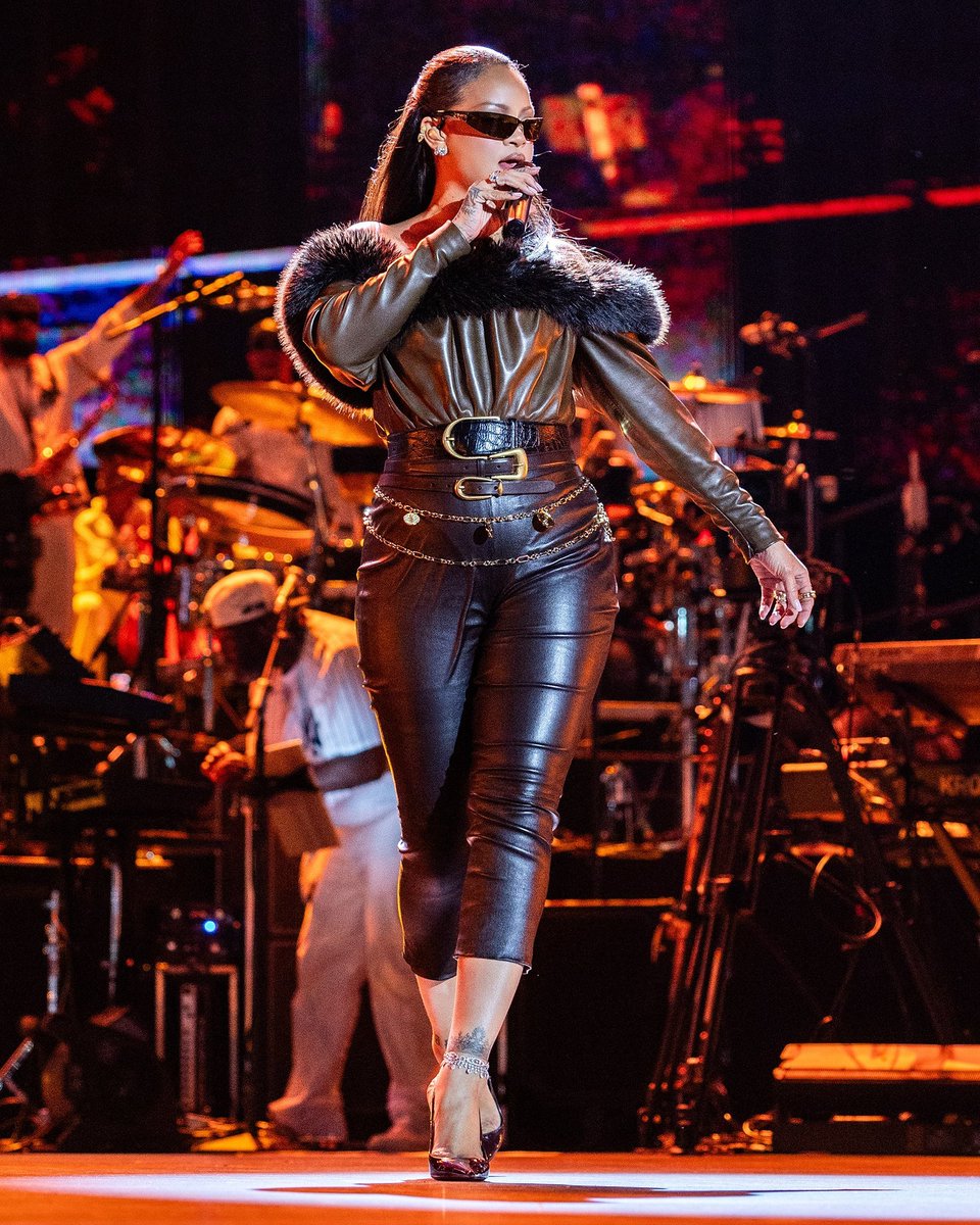 RobynsRevenge's tweet photo. Rihanna, 2026. https://t.co/dQvE57HbIH