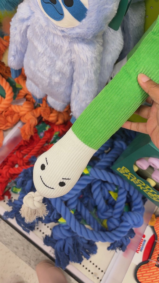 slingcket's tweet photo. phighting ass dog toy bruh 😭 https://t.co/d2EQkv1M7O