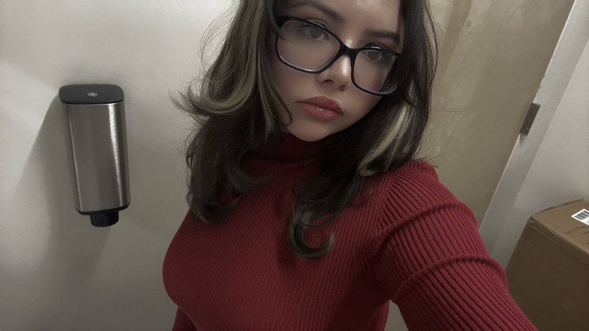 Azurainurwallet's tweet photo. This is who ur drooling over btw https://t.co/8kCOjvgNt9