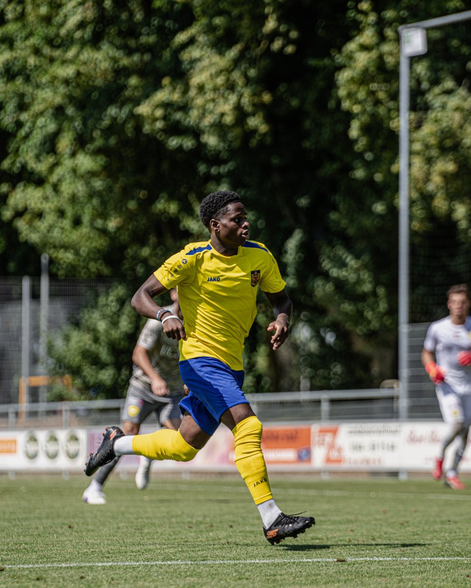 SKBeveren's tweet photo. 🤝 𝑨𝒍 𝑾𝒂𝒔𝒍 𝒗𝒔 𝑺𝑲𝑩 📸

🟡🔵 #TrotsTrouwTerug https://t.co/mu9f6RXvdh