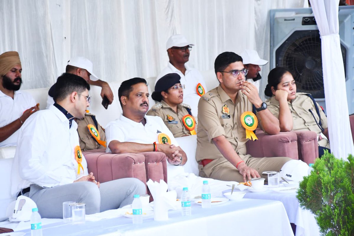 igrangebareilly's tweet photo. जनपद शाहजहाँपुर मे आयोजित “74वीं अन्तर जनपदीय (पुरुष/महिला) फुटबाल प्रतियोगिता में बरेली जोन के सभी जनपदो की टीमो ने प्रतिभाग किया जिसमें डीआईजी बरेली@ipsajaysahni द्वारा प्रतियोगिता के समापन मे मुख्य अतिथि के रूप मे उपस्थित होकर विजेताओ का उत्साहवर्धन करते हुए पुरस्कृत किया गया। https://t.co/yAKOSuz3dp