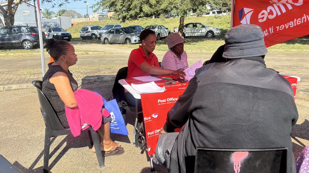 CommsZA's tweet photo. The team continued registering residents at Eskhawini Mall and the Ngwelezane Pool Site as part of ongoing Broadcasting Digital Migration registration activities in the uMhlathuze Local Municipality.
#GoDigital
#TshintshaUngaSali
#BDM https://t.co/lRolOuray3