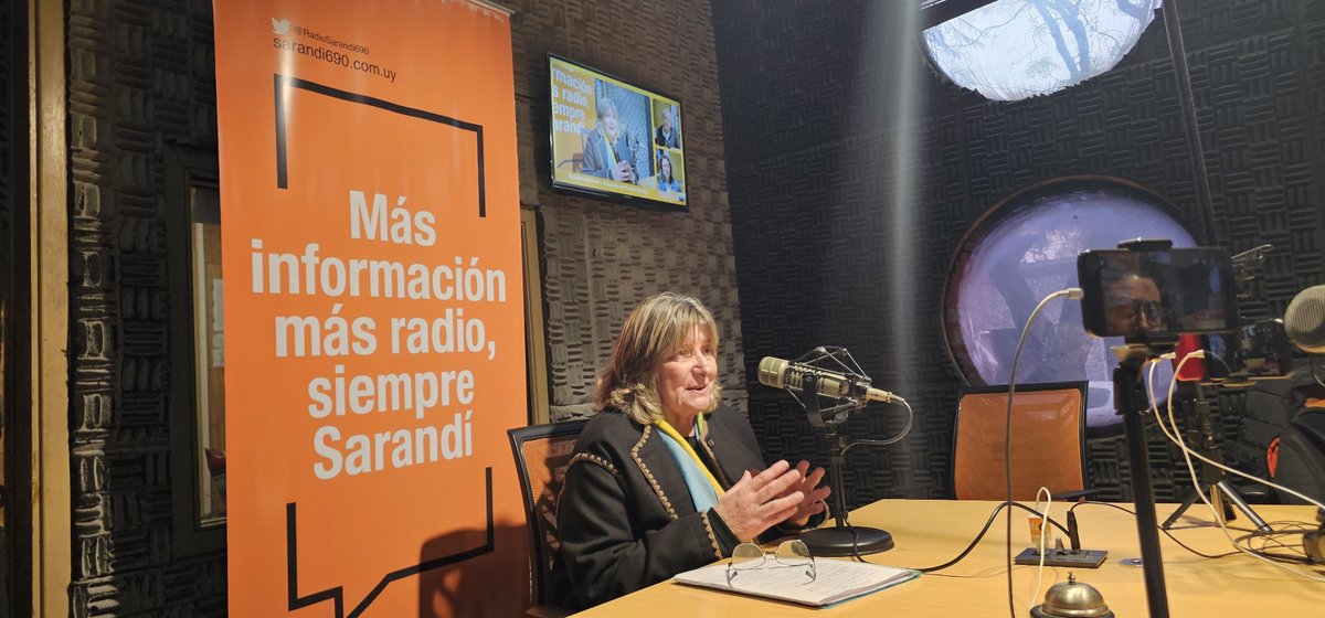 GBarrera609's tweet photo. En @RadioSarandi690 con @dcastro65 y @ValeriaSuperchi hablando sobre el proyecto de Justicia Terapéutica que fue aprobado en Diputados. Un plan piloto que supone una alternativa a la prisión y la recuperación de la persona adicta. https://t.co/7qofOmtN8l