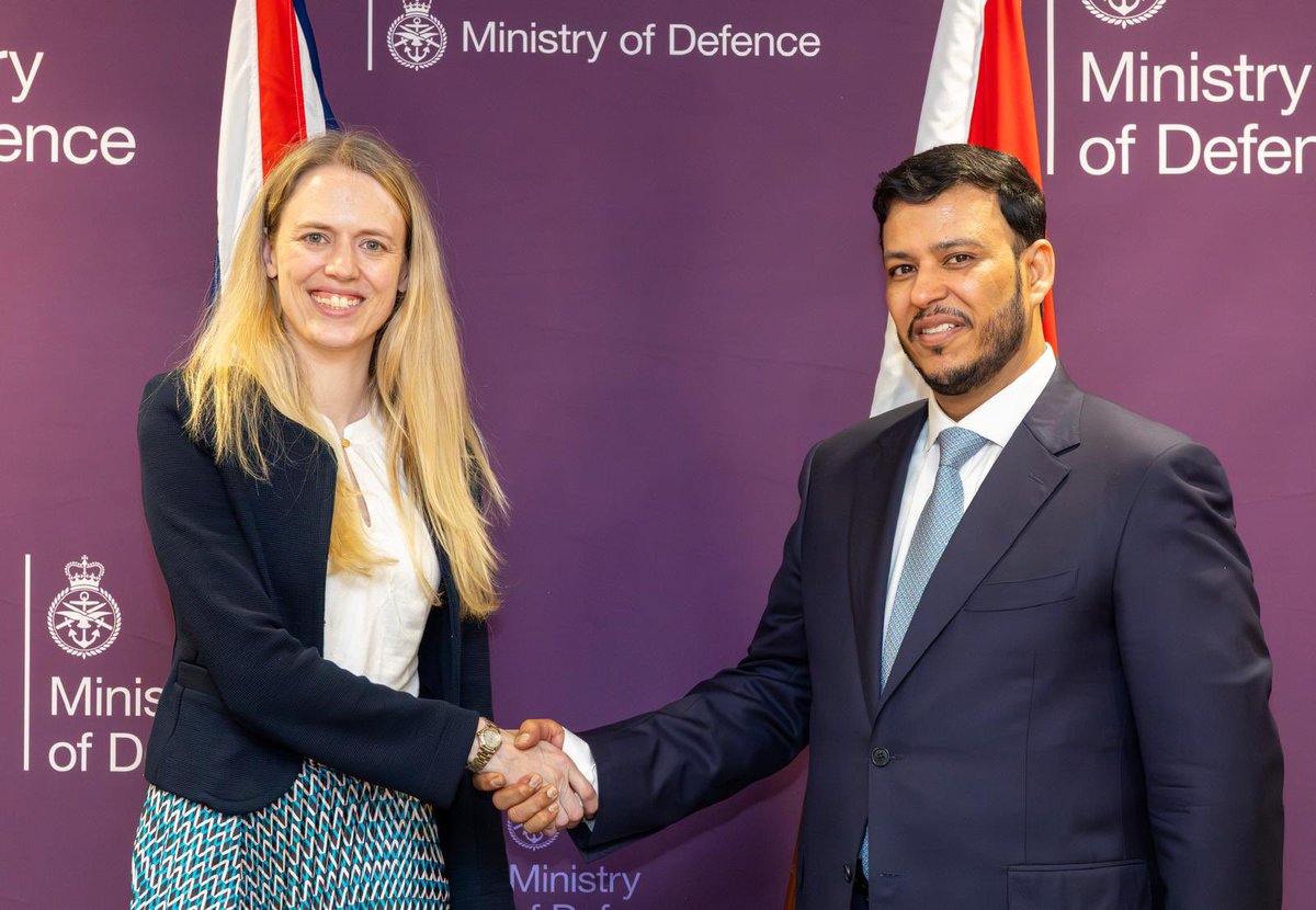 ALalimiBawzer's tweet photo. التقيت في لندن بوزيرة القوات المسلحة البريطانية، السيدة لويز ساندر-جونز@Louise_Jones_MP ، حيث بحثنا سبل تعزيز العلاقات الثنائية بين بلدينا الصديقين، وتطوير الشراكة الدفاعية والأمنية، بما يسهم في دعم قدرات قواتنا المسلحة وتأهيلها، بما يعزز جاهزيتها لحماية السيادة الوطنية وتأمين الممرات البحرية.

وأكدتُ أن الشراكة الاستراتيجية مع أصدقائنا في المملكة المتحدة تمثل ركيزةً أساسيةً في مواجهة التهديدات الإرهابية الحوثية المدعومة من إيران، واستعادة الدولة وتنفيذ القرارات الدولية المتعلقة باليمن ودعم الأمن والاستقرار في اليمن والمنطقة، وتعزيز أمن الملاحة الدولية.

كما ثمّنت قرار المملكة المتحدة بتصنيف الحرس الثوري الإيراني منظمةً إرهابية، باعتباره خطوةً مهمةً نحو تجفيف منابع تمويل ودعم المليشيات الإرهابية، والحد من أنشطتها المزعزعة للأمن والاستقرار، وتعزيز الجهود الدولية لحماية أمن المنطقة واستقرارها.

ولمست خلال لقاءاتي مع المسؤولين البريطانيين اهتمامًا بالغًا بما يواجهه اليمن من تحديات، وإدراكًا كبيراً لأهمية دعم جهود مجلس القيادة الرئاسي والحكومة اليمنية في استعادة الدولة والتعافي الاقتصادي والتنموي ، وكذلك التزامًا راسخًا بمواصلة الشراكة مع اليمن في مختلف المجالات بما يسهم في دعم جهود السلام وتحقيق التنمية والازدهار، ومواجهة التهديدات التي تستهدف أمن اليمن والمنطقة والملاحة الدولية.
 🇬🇧  🇾🇪