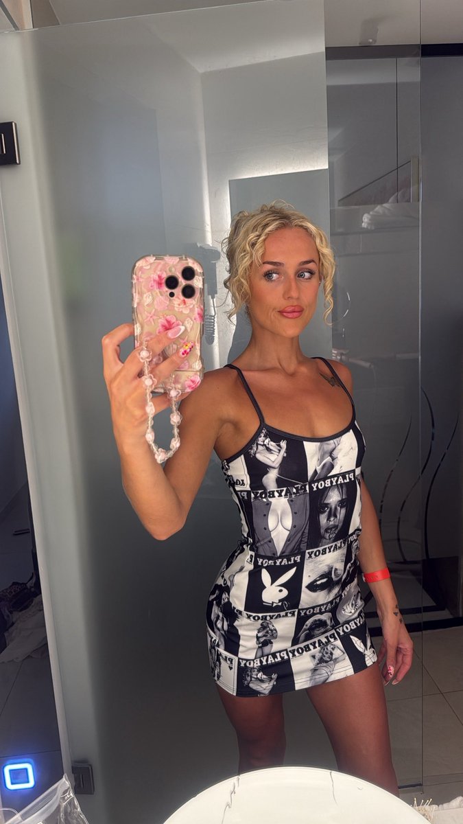 Goddesskarlynew's tweet photo. Send money for my festival abroad losers

Findom paypig 
https://t.co/CRMG7OGdMn 

Rev: https://t.co/p6amvB2U3M https://t.co/EGszryxoip