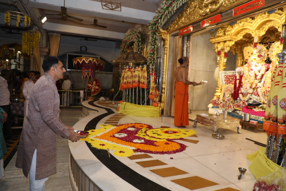 ChaudhryShankar's tweet photo. आज अहमदाबाद स्थित श्री जगन्नाथ मंदिर में संध्या आरती में सहभागी होकर प्रभु श्री जगन्नाथ जी के पावन दर्शन किए और सर्वमंगल की प्रार्थना की। https://t.co/KO7aSpNJqS