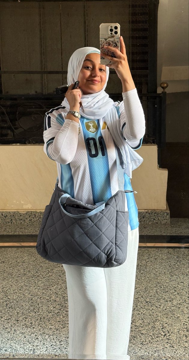 Luckysmother's tweet photo. عزيزي ليو،
الليلة كل ما أتمناه لك هو السعادة والمتعة. أتمنى ليك كل التوفيق في نصف نهائي المونديال الاخير ليك، ومهما كانت النتيجة، أتمنى بس أنك تستمتع بكل لحظة على أرض الملعب وأنك تعيش الأيام الأخيرة دي مع منتخبك بكل حب وفرح.
انت فزت بكل شيء، وحققت كل الأحلام، ومنحتنا ذكريات حتبقى معانا مدى الحياة. لسنوات طويلة أسعدتنا، وأبهرتنا، ومنحتنا مشاعر لا يمكن للكلمات أن تصفها.
ومع اقتراب نهاية مسيرتك الدولية، ما عندي أي طلب منك؛ لا كأس تانية، ولا رقم جديد، ولا إنجاز إضافي. كل العايزاهو ليك هو الخير والسعادة، وأنك تغادر الملعب وأنت مبتسم وفخور بكل ما قدمته.
شكراً ليك على كل السنوات الجميلة، وعلى كل اللحظات التي لن تُنسى، وعلى أنك جعلتنا نؤمن بأن الأحلام ممكن تتحقق.
مهما حصل الليلة، حتبقى دائماً رقم 10 الخاص بنا.
أحبك يا ليو، وأتمنى لك كل الخير في هذه الحياة. ❤️🇦🇷🐐

Forever grateful that I got to be part of your journey and witness all the magical, unforgettable moments you gave us with Barcelona and Argentina

You were never just a football player. You became the greatest of all time, the man who rewrote the rules of football and left millions wondering, “How does he do this?”
Thank you for every smile, every tear, every impossible goal, and every beautiful memory. No matter what happens next, your legacy is eternal, and we will cherish these moments forever. ❤️🇦🇷🐐