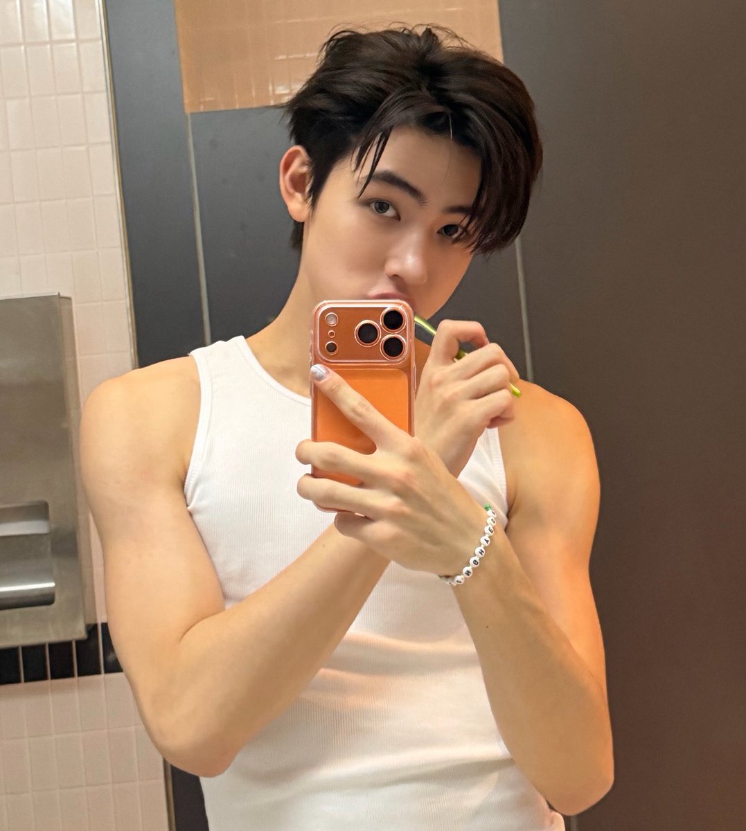 엄띠⛧ tweet media
