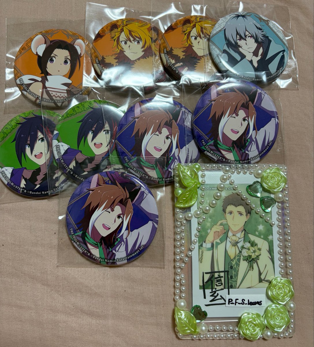 P_F_S_Leaves's tweet photo. 【交換/譲渡】
SideM TRANSCENDENT T@LES 
缶バッジ vol.2

譲）
直央 1 ⭐︎類 2 ⭐︎百々人 1
⭐︎四季 2  ⚪︎神谷 3 

求）
定価譲渡 〉雨彦1、英雄、信玄 〉クリス、朱雀

⭐︎は無印〉⚪︎を同数希望
クリス、朱雀は無印との交換のみ
纏めて最優先 https://t.co/GtqgpGbI3r