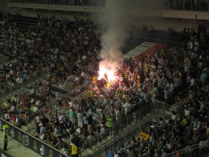 JosephBrooksPA's tweet photo. Sixteen years ago today @CelticFC played the @PhilaUnion in a friendly. The Bronx Bhoys & Fenian Bhoys made their presence known. 🟩⬜️🟩⬜️
#NoPyroNoParty https://t.co/KNlaqseNar