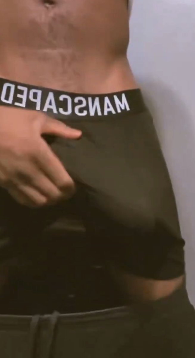 itsamonsterdicc's tweet photo. A lot of dicc in these briefs 🥵 Cum get sum 💙 https://t.co/sxfyDLwiQu