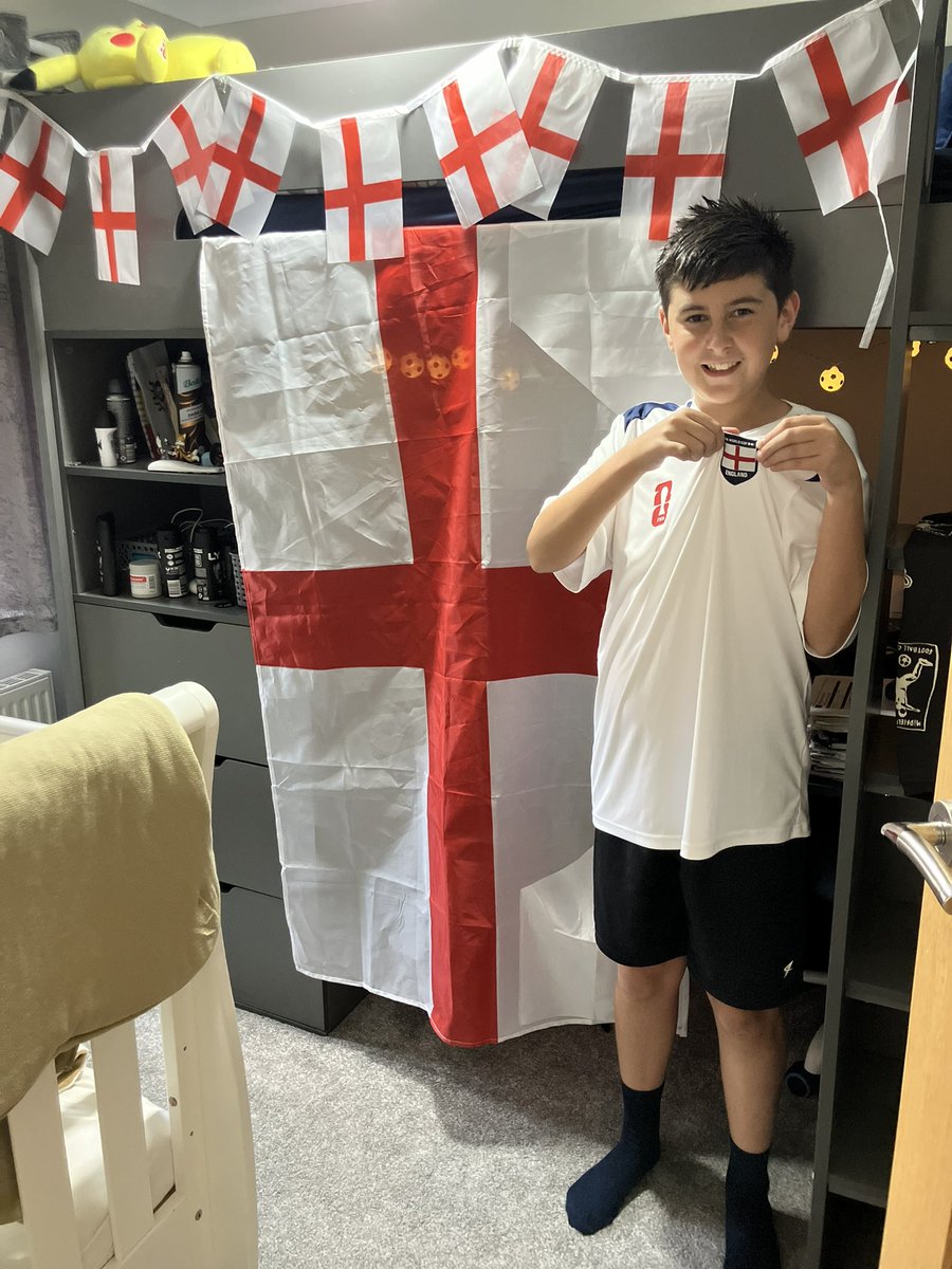 ShaneBraggins's tweet photo. All ready. Come on England #ssnthreelions https://t.co/lf9tziunia