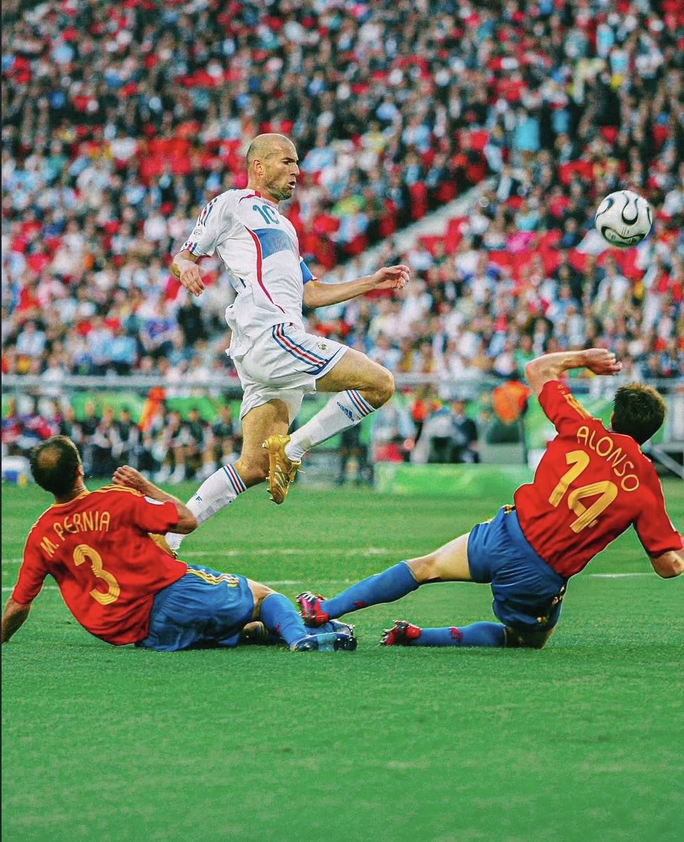VibronsFoot's tweet photo. 🇫🇷 Zinedine Zidane 💫

Les Espagnols comptaient faire de ce match son jubilé…

World Cup Germany 2006 🏆 https://t.co/58f3Lt4LAl