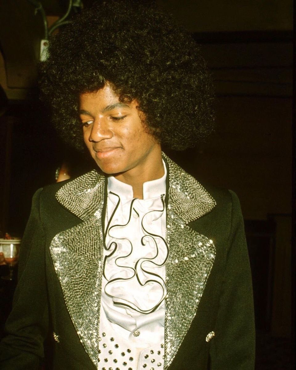 PYTHlNG's tweet photo. HIS CURLS https://t.co/TFOIQiwpZE