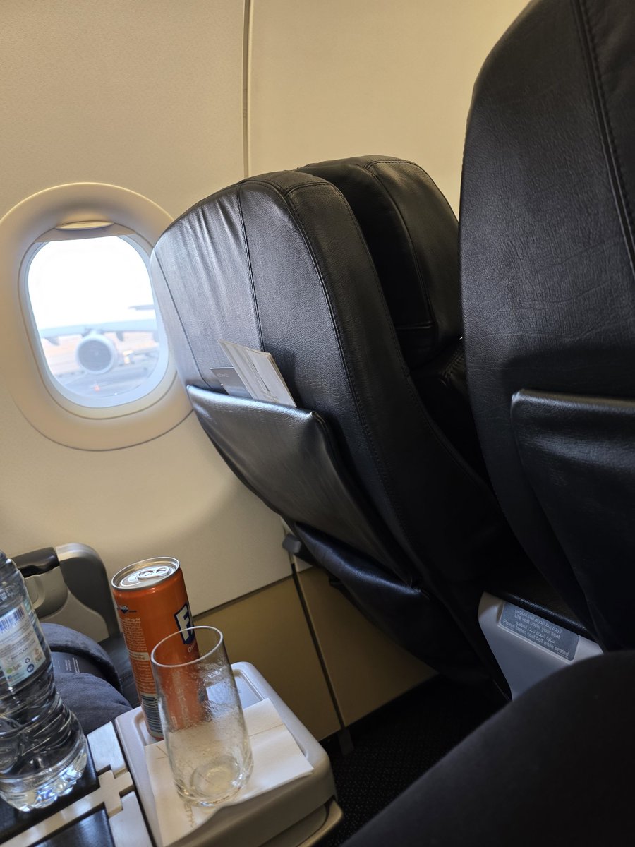 Epicurious_me's tweet photo. @Eitihad  when you sell someone a first class ticket promising a pod, this is not a pod. I want my money back. https://t.co/kt0oWk0cKV