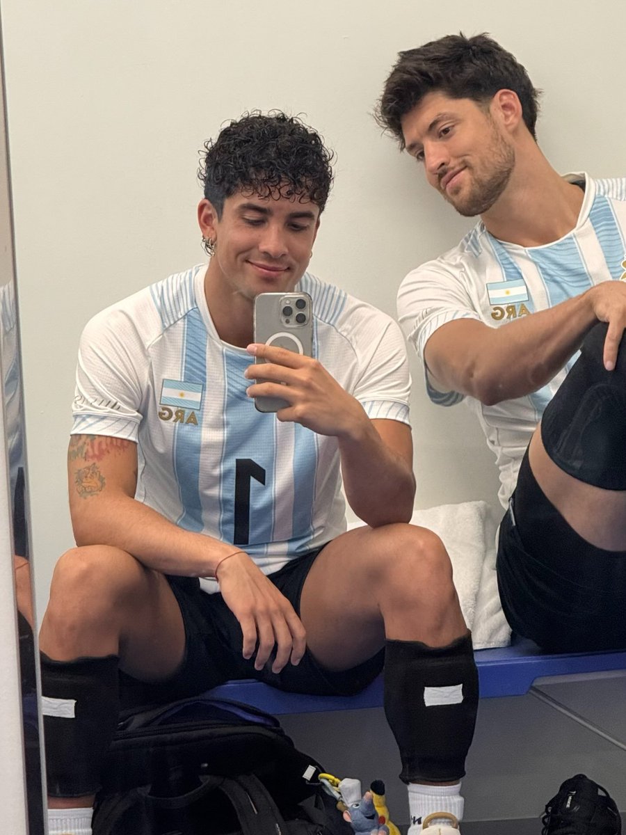instantetierno's tweet photo. estos dos están cword a pelo a mi no me joden https://t.co/8VGhdXBzwE