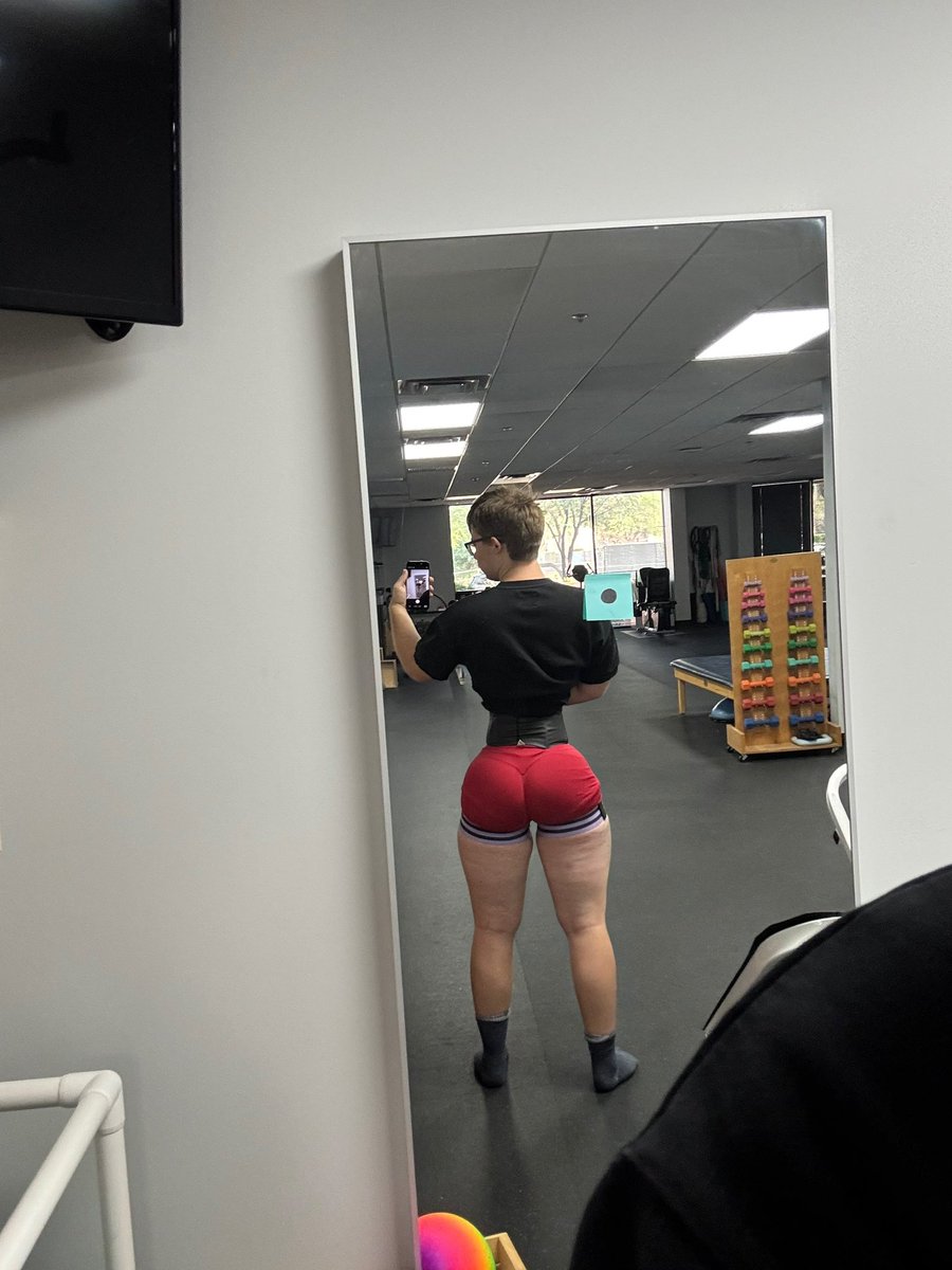 Shiningggmooon's tweet photo. I’m so thick omg

#femboy https://t.co/Pa01GHY9Wh