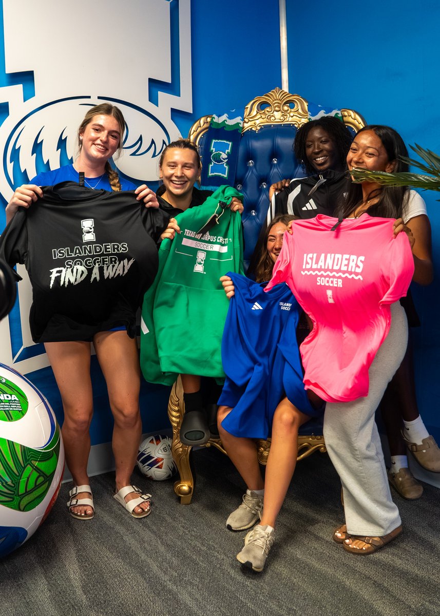 IslandersSoccer's tweet photo. Christmas came early 🎁👀
#ShakasUp https://t.co/OMmD4HbgpZ