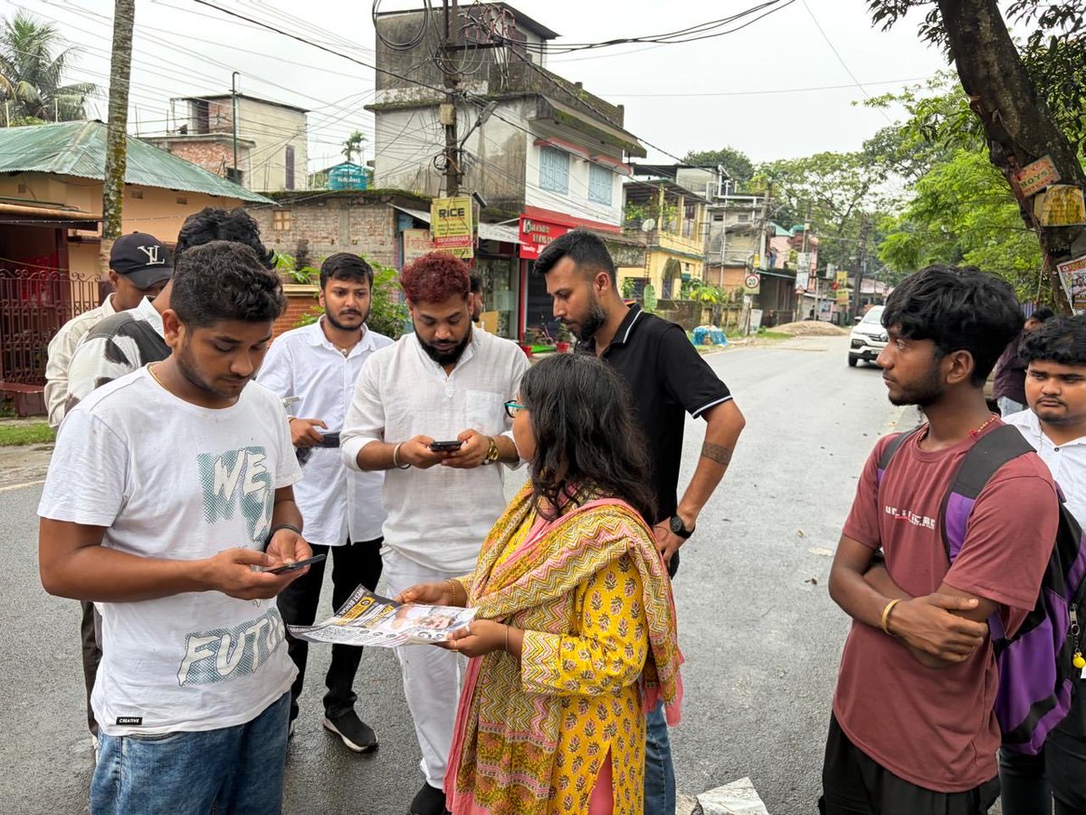 Arijit_Neogi95's tweet photo. কোচবিহারে সফলভ��বে অনুষ্ঠিত হলো #ChhatroKiGoonj – ছাত্রদের কণ্ঠস্বর।

ছাত্রদের অধিকার ও স্বচ্ছ শিক্ষাব্যবস্থার দাবিতে একজোট ছাত্রসমাজ।

#NSUI #CoochBehar https://t.co/TDfrjYEuGp