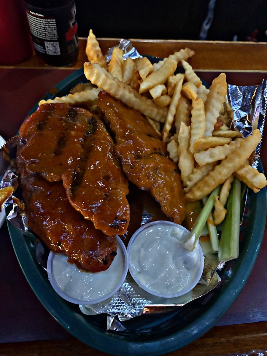 BuffaloEats's tweet photo. Elmo’s double dipped fingers 🤯 https://t.co/K41JMz1snT