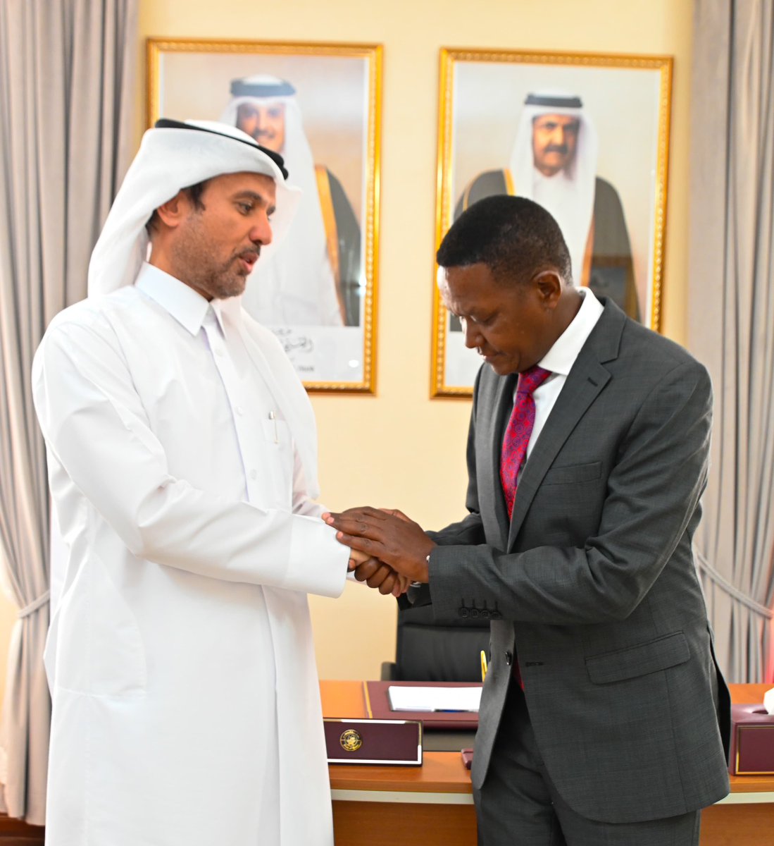 DrAlfredMutua's tweet photo. 𝐂𝐎𝐔𝐑𝐓𝐄𝐒𝐘 𝐂𝐀𝐋𝐋 𝐎𝐍 𝐐𝐀𝐓𝐀𝐑 𝐀𝐌𝐁𝐀𝐒𝐒𝐀𝐃𝐎𝐑 𝐓𝐎 𝐂𝐎𝐍𝐕𝐄𝐘 𝐂𝐎𝐍𝐃𝐎𝐋𝐄𝐍𝐂𝐄𝐒 𝐅𝐎𝐋𝐋𝐎𝐖𝐈𝐍𝐆 𝐓𝐇𝐄 𝐏𝐀𝐒𝐒𝐈𝐍𝐆 𝐎𝐅 𝐓𝐇𝐄 𝐅𝐀𝐓𝐇𝐄𝐑 𝐀𝐌𝐈𝐑 𝐎𝐅 𝐐𝐀𝐓𝐀𝐑

Today, I paid a courtesy call on 𝐇.𝐄. 𝐌𝐨𝐡𝐚𝐦𝐦𝐞𝐝 𝐛𝐢𝐧 𝐌𝐮𝐭𝐚𝐢𝐫 𝐀𝐥-𝐒𝐡𝐚𝐦𝐥𝐚𝐧𝐢 𝐀𝐥-𝐄𝐧𝐚𝐳𝐢, 𝐀𝐦����𝐚𝐬𝐬𝐚𝐝𝐨𝐫 𝐨𝐟 𝐭𝐡𝐞 𝐒𝐭𝐚𝐭𝐞 𝐨𝐟 𝐐𝐚𝐭𝐚𝐫 𝐭𝐨 𝐭𝐡𝐞 𝐑𝐞𝐩𝐮𝐛𝐥𝐢𝐜 𝐨𝐟 𝐊𝐞𝐧𝐲𝐚, @QatarEmb_NRB  to convey my heartfelt condolences following the passing of 𝐇𝐢𝐬 𝐇𝐢𝐠𝐡𝐧𝐞𝐬𝐬 𝐒𝐡𝐞𝐢𝐤𝐡 𝐇𝐚𝐦𝐚𝐝 𝐛𝐢𝐧 𝐊𝐡𝐚𝐥𝐢𝐟𝐚 𝐀𝐥 𝐓𝐡𝐚𝐧𝐢, 𝐅𝐚𝐭𝐡𝐞𝐫 𝐀𝐦𝐢𝐫 𝐨𝐟 𝐭𝐡𝐞 𝐒𝐭𝐚𝐭𝐞 𝐨𝐟 𝐐𝐚𝐭𝐚𝐫.

As a long-standing friend of the people of Qatar and in my capacity as Cabinet Secretary for Labour and Social Protection, I joined millions around the world in mourning the loss of a visionary statesman whose leadership transformed Qatar into a global model of progress, prosperity and international diplomacy.

During my visit, I signed the condolence book and expressed my deepest sympathies to His Highness Sheikh Tamim bin Hamad Al Thani, the Royal Family, the Government and the people of Qatar during this difficult period of mourning.

Kenya and Qatar enjoy warm and mutually beneficial relations, particularly in the areas of labour mobility, investment, trade and people to people exchanges. Over the years, Qatar has become an important partner in creating employment opportunities for Kenyan workers, strengthening the bonds of friendship between our two nations.

May Almighty Allah grant the late Father Amir eternal peace and reward him abundantly for his service to his nation and humanity. May He also grant comfort, strength and fortitude to the people of Qatar as they mourn this great loss.

𝐈𝐧𝐧𝐚 𝐋𝐢𝐥𝐥𝐚𝐡𝐢 𝐖𝐚 𝐈𝐧𝐧𝐚 𝐈𝐥𝐚𝐲𝐡𝐢 𝐑𝐚𝐣𝐢’𝐮𝐧.