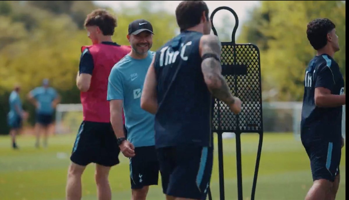 TheSpursExpress's tweet photo. Roberto De Zerbi smiling gleefully looking at his new #Tottenham midfield. 🤍🇮🇹😊 https://t.co/IQ7QoQy62w