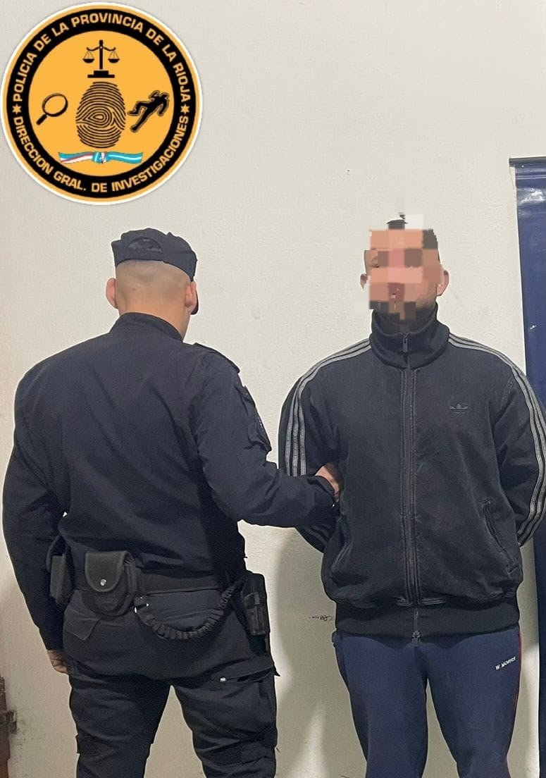 MinSegJusDDHH's tweet photo. LA POLICÍA DETUVO A CIUDADANO COLOMBIANO ACUSADO DE USURA 

La detención se dió en el marco de un procedimiento realizado por la División Delitos Económicos dependiente de la Dirección de Investigaciones de la Policía de la Provincia, ⬇️ https://t.co/SM820dJZjd