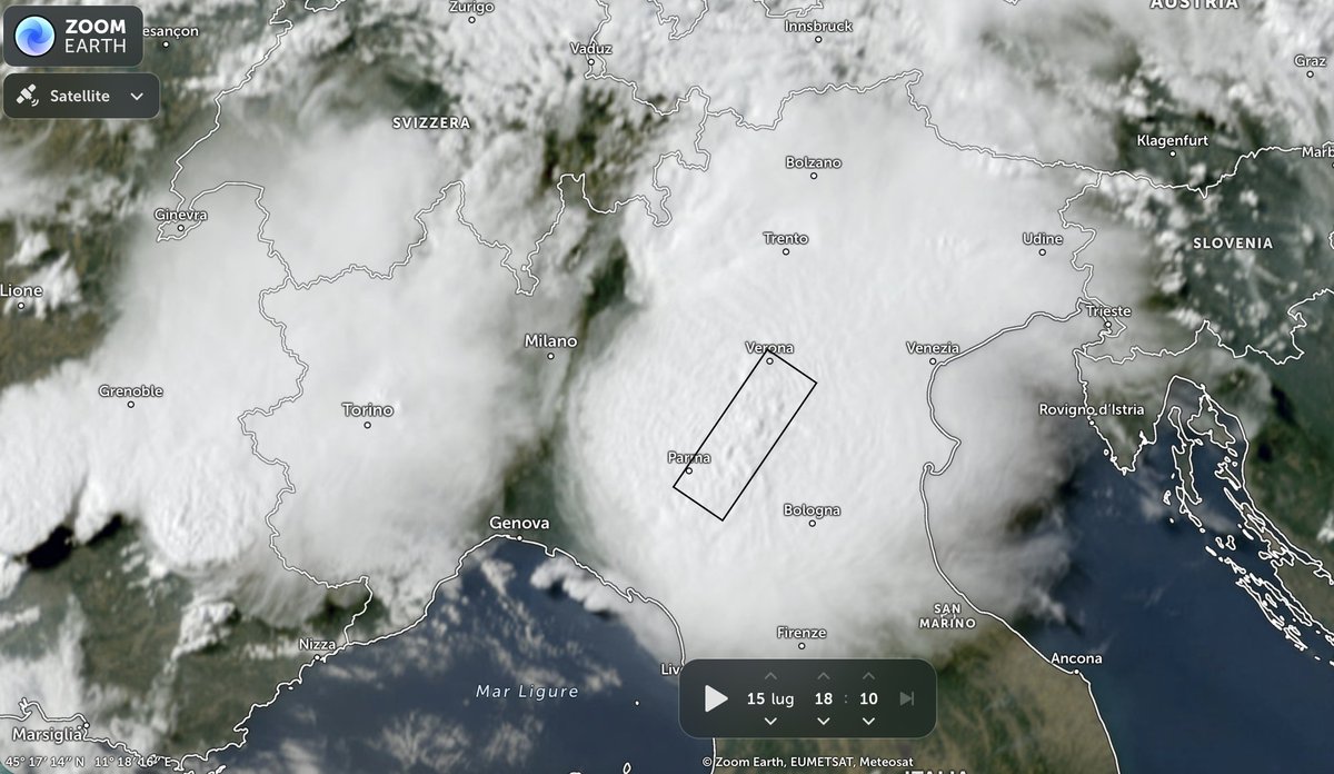 Daniele_V94's tweet photo. I dati di EmiliaRomagnaMeteo ci permettono di osservare l'intensità del downburst prodotto dal sistema in transito sulla pianura emiliana. Raffiche su ampie aree comprese tra 70 e 110 km/h.
Dall'immagine di https://t.co/fM2mlmOfBn è evidente l'area "centrale" del sistema, quella dove sono presenti le celle più intense.
[dove vedete "ribollire" le nubi significa che i cumuli sono più alti che altrove]

Il sistema proseguirà la sua corsa verso est, interessando a breve tutta l'area di pianura tra Rovigo-Ferrara e Bologna. Prestate attenzione il sistema è molto intenso.
