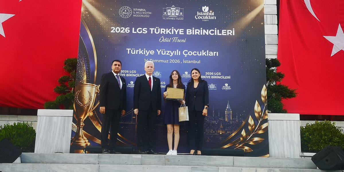 KucukcekmeceMeb's tweet photo. 2026 #LGS’de 500 tam puan alarak Türkiye birincisi olan ilçemiz öğrencileri Dilara Nihal GÖRÜCÜ, Azra ÖZTÜRK, Derin Su TOPAL, Melis ALTUN, Ela KOÇ ve Cem EROL, İstanbul Valimiz Davut GÜL tarafından ödüllendirildi. Programa İlçe Millî Eğitim Müdürümüz Emin ÇIKRIKÇI da katıldı. https://t.co/thtSzCpYVO