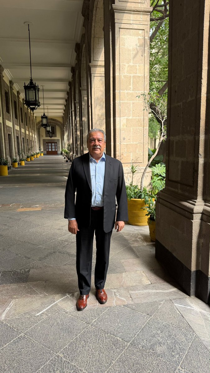 raulmoronO's tweet photo. Saliendo de Palacio Nacional trabajando en favor de las y los Michoacanos.

#Unidadporlatransformacion https://t.co/eqmjH6Rx3d