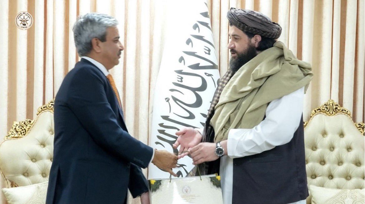 Ghani_Afg8's tweet photo. يد بيد للقضاء على باكستان وإعادة الهندوس لأراضيهم المحتله 🇮🇳🫱🏻‍🫲🏼🇦🇫
#الهند #افغانستان https://t.co/E4hGCpK6k7