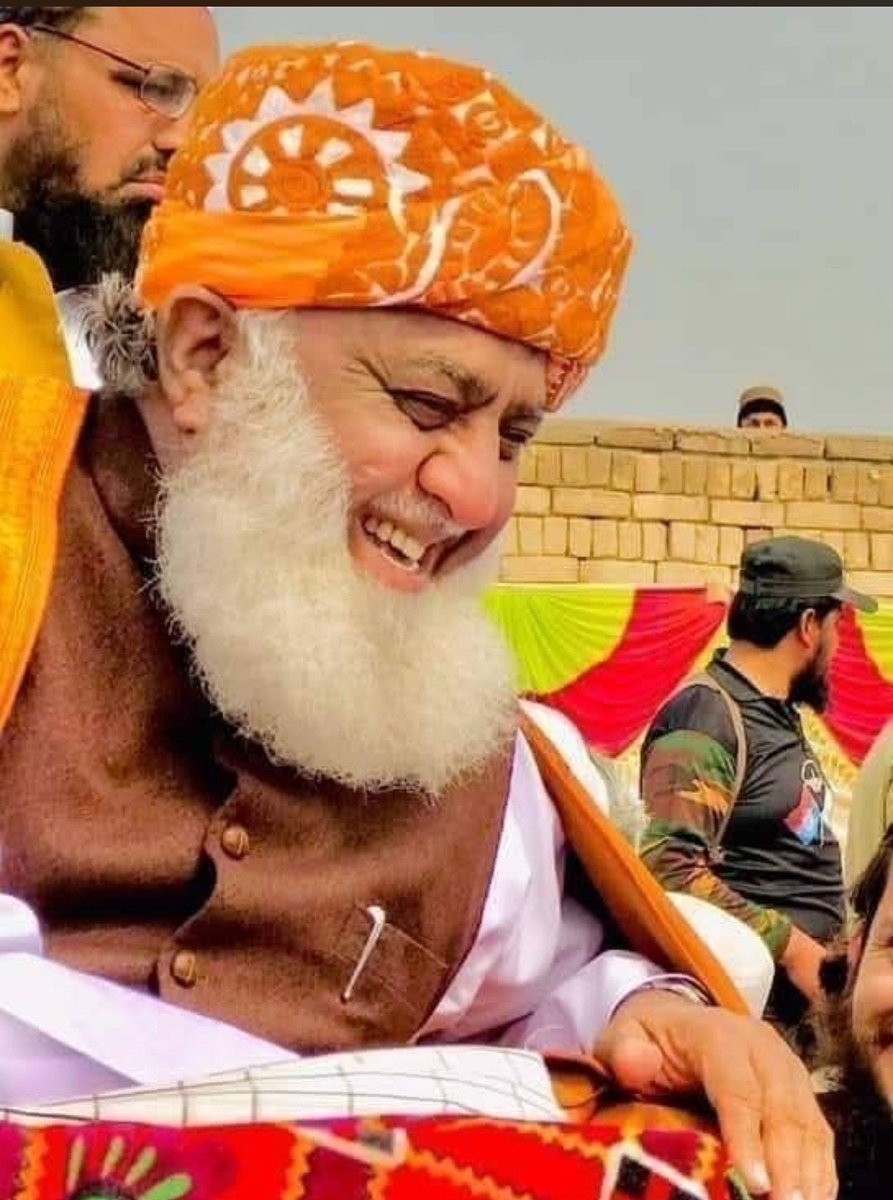 JuiFsd22's tweet photo. #لشکر_نہیں_خود_لڑو
#لشکر_نہیں_خود_لڑو
#مولانا_قدم_بڑھاؤ
#NationStandsWith_Maulana
#مولانا_کی_للکار
#پروپیگنڈہ_چھوڑو_امن_دو https://t.co/XXJVqTcJjr