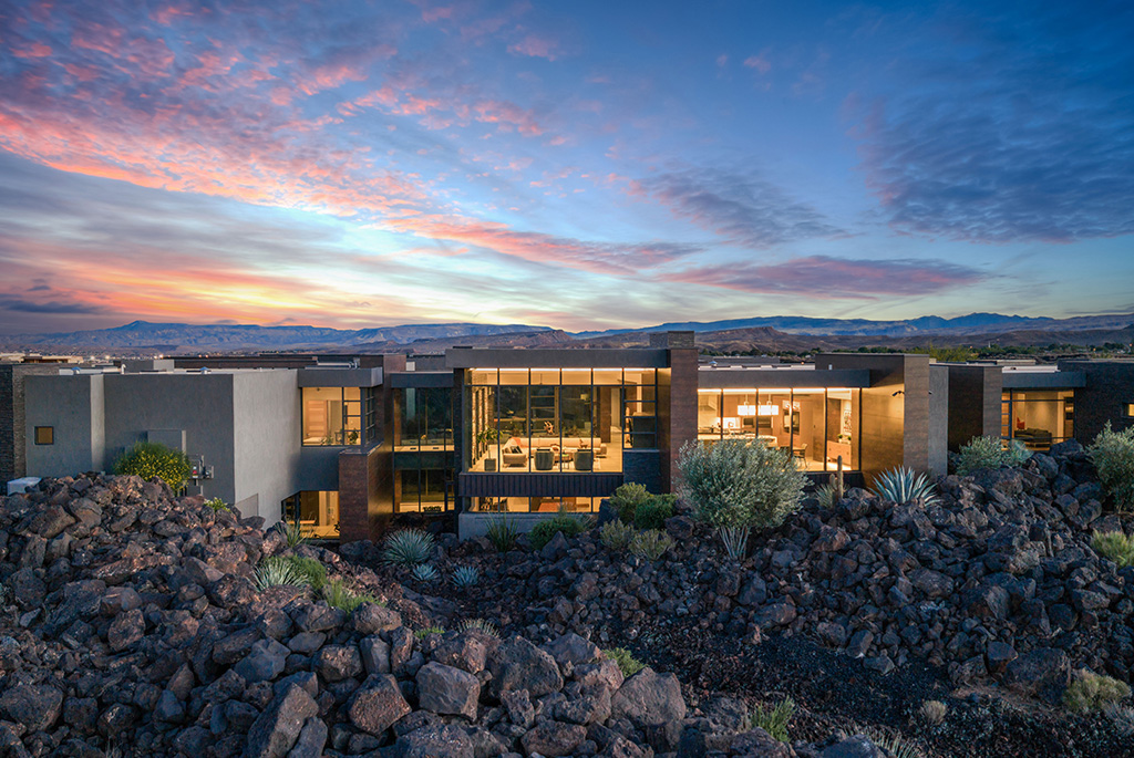 TheAgencyRE's tweet photo. 2515 N. Tacheene Drive is set within the prestigious guard-gated community of Entrada at Snow Canyon, spanning 16,302 square feet across 2.47 private acres. 
https://t.co/lJKjgmmqcn https://t.co/YHtgJg5SZN