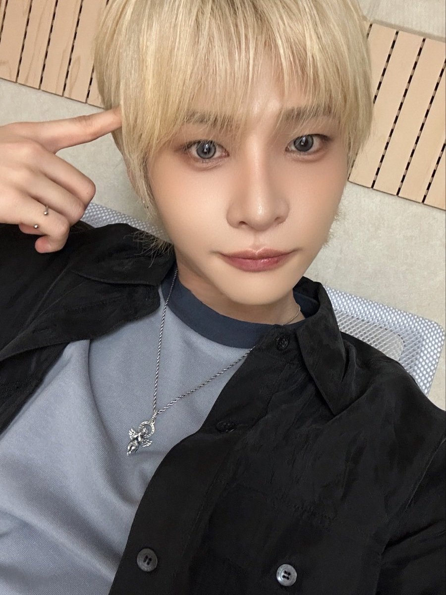 Dau0529's tweet photo. 이날셀카진짜많음 https://t.co/N08l100H5A