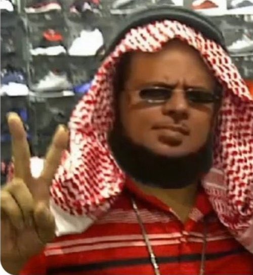 taalaallol's tweet photo. @fuadkawther يتكلم عن لوسيد والسيارة بالصورة تسلى ههههههههه حمير اللي يلقنون شخص غير عربي الأصل مثلك https://t.co/KcM98EbXeZ