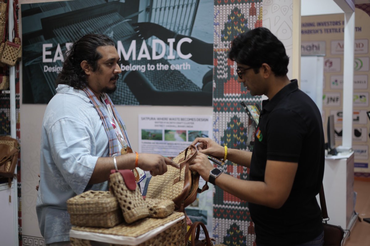 IndustriesBihar's tweet photo. Visitors showed immense interest in Bihar's GI-tagged Khatwa Appliqué Work, exquisite Madhubani Painting, and the state's vibrant handloom and handicraft traditions. The pavilion offered an immersive experience of Bihar's unique textile legacy, showcasing the craftsmanship, cultural richness, and stories behind its iconic art forms.

The overwhelming response on Day 2 reflects Bihar's growing recognition as an emerging hub where heritage, craftsmanship, innovation, and investment come together to shape the future of India's textile industry.

#BiharHaiTaiyar
🚨उद्योग और रोजगार के क्षेत्र में रफ्तार पकड़ता बिहार!
#BuildAndBelieveInBihar

@PMOIndia @PiyushGoyal @CimGOI @GovernorBihar @samrat4bjp @girirajsinghbjp @_ShreyasiSingh @officecmbihar @kundan_ias  @dchandlooms01 @rohinisindhuri @icgujarat @bhadreshmd @PTI_News @ddnewsBihar @PIB_India @DoC_GoI @investindia @BiharIndustries @BiharCabinet @investBihar @bihar_rc @ficci_india @bimcgl @BSPCBOfficial @idabihar @BIADAbihar   @startup_bihar @BiharIndustries @FollowCII @TexMinIndia @ITPODesk @Bharat_tex