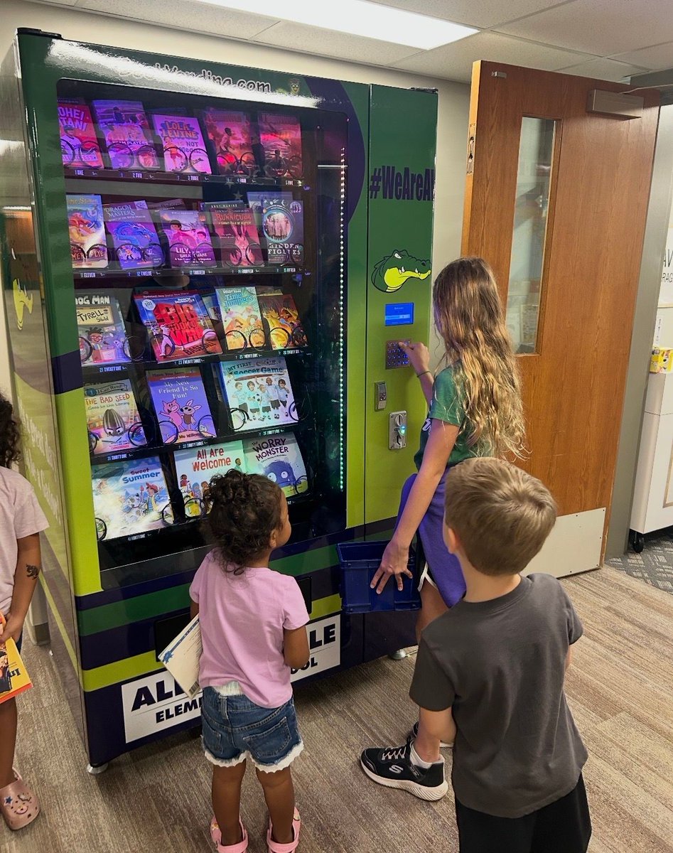 AllisonvilleES's tweet photo. Thank you to all of the families who joined us for our Summer Library Checkout! It was great to see so many Gators excited to check out books for the summer, enjoy a few games, and keep the joy of reading going all year long. #WeareAV🐊 https://t.co/YDqifdKxd5